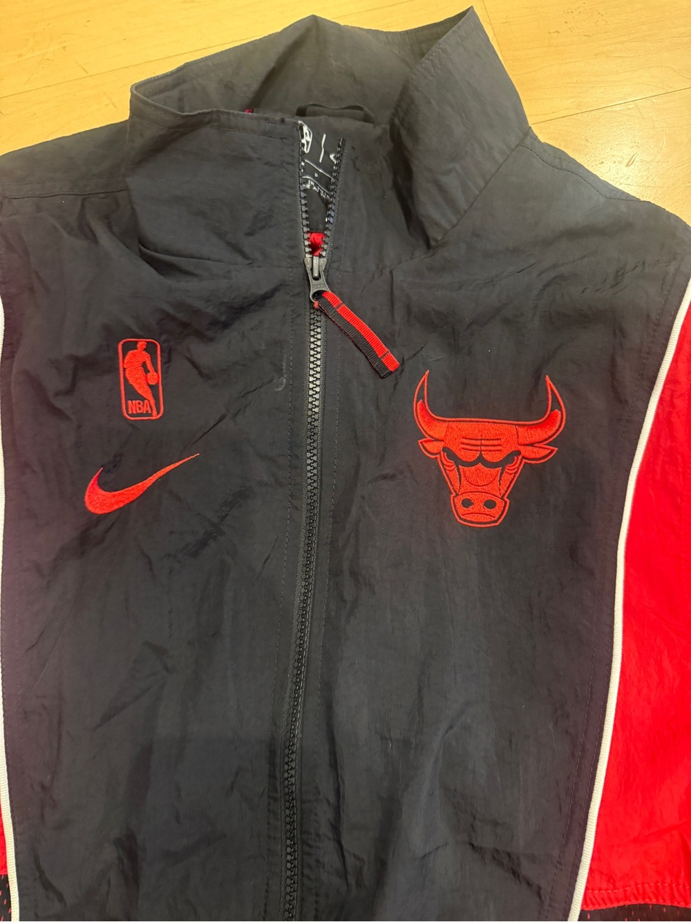 Nike Chicago Bulls Black & Red Jacket - Adult S- with Zipper